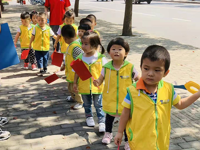 “向國旗敬禮、弘揚愛國精神”--記嬰智貝佳老閔行園兒童之家托管班國慶活動